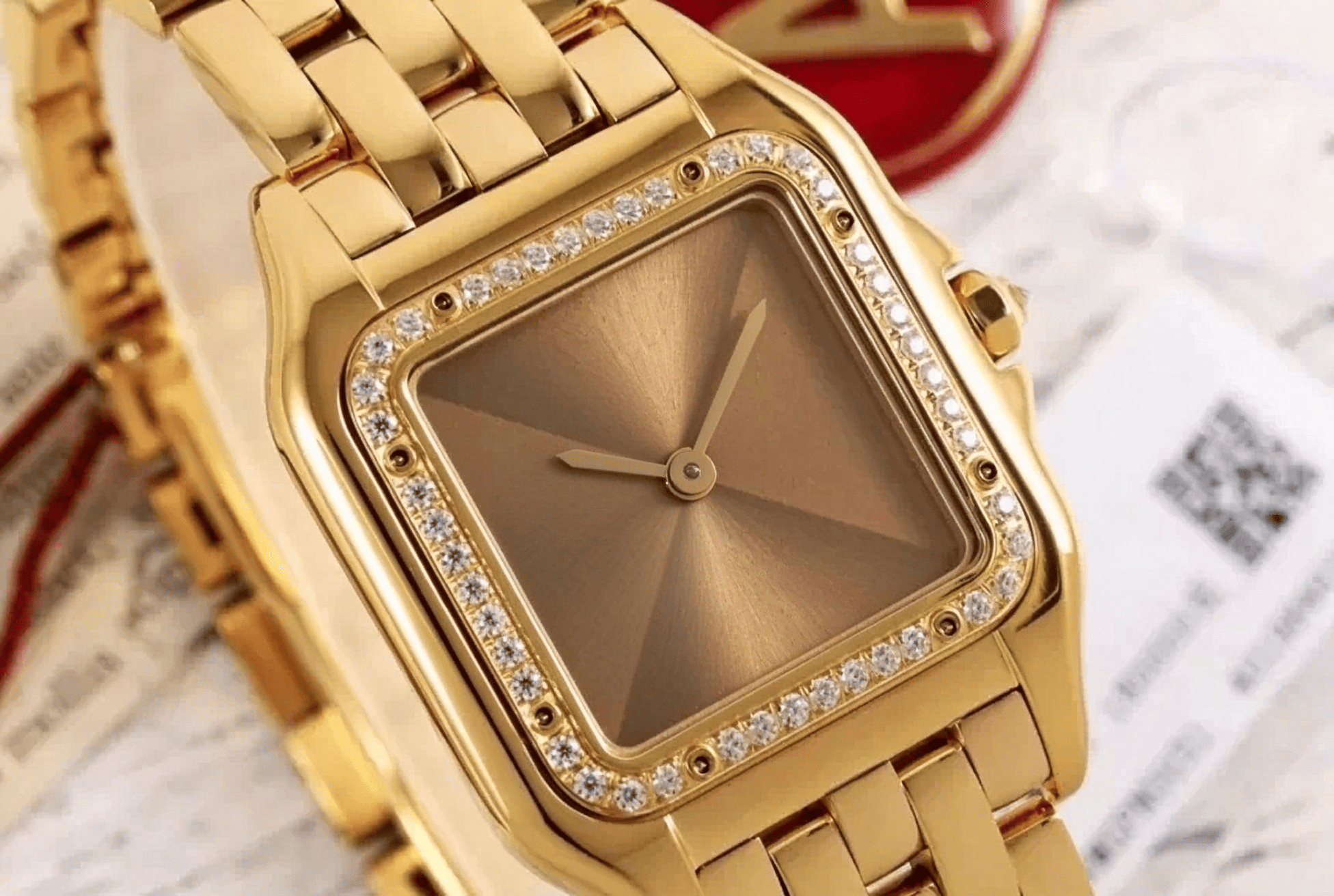 Alternative view of Panthere Secrete De Ladies 27mm Dia YG/YG Green Dial AF Quartz