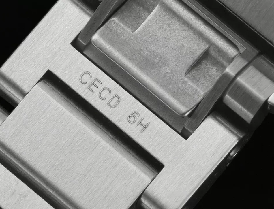 Tank Must 22mm SS/SS White Dial AF Quartz - Image 10