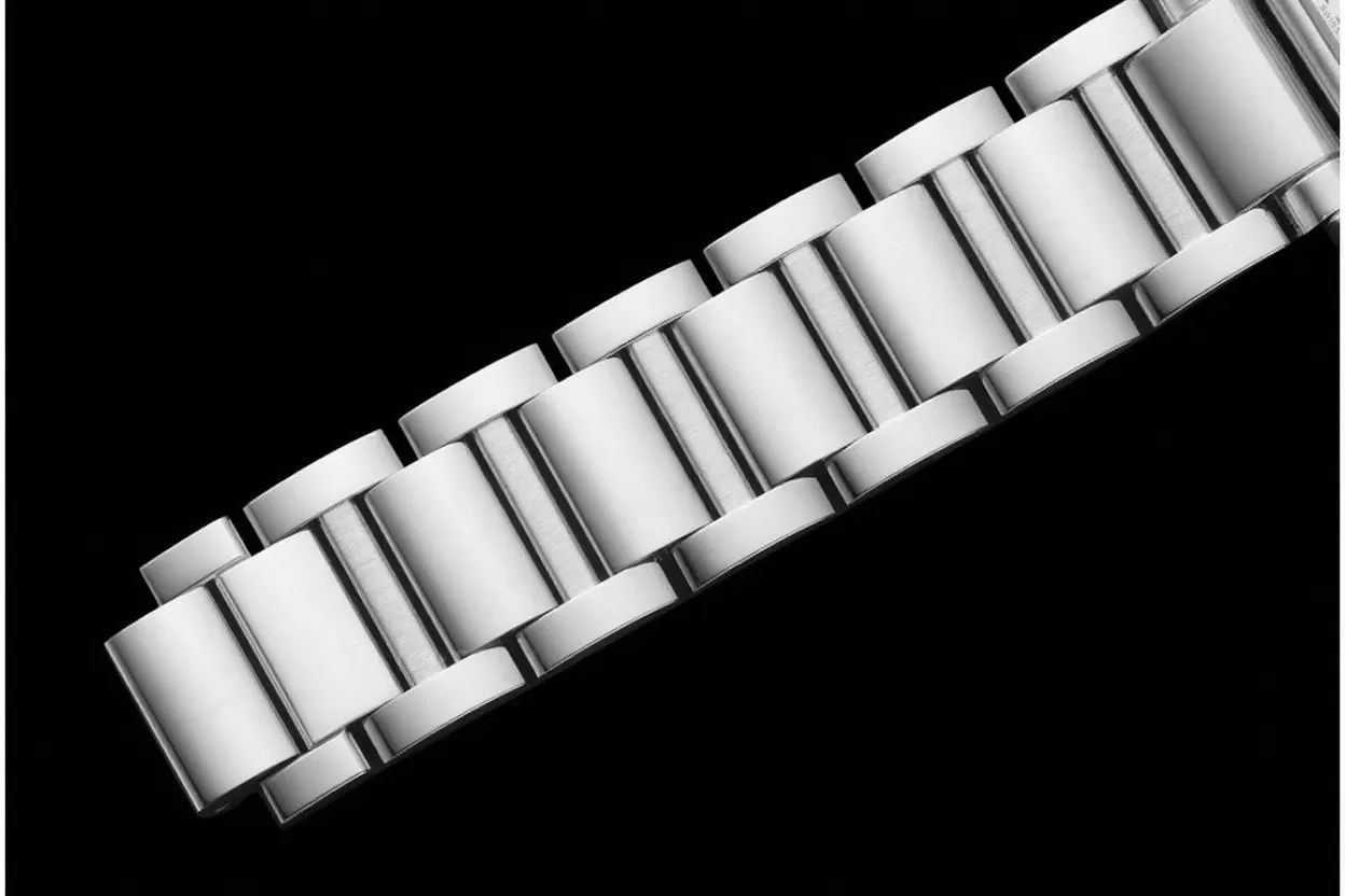 Tank Must 22mm SS/SS White Dial AF Quartz - Image 12