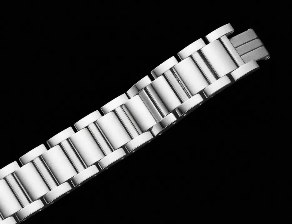 Tank Must 22mm SS/SS White Dial AF Quartz - Image 14